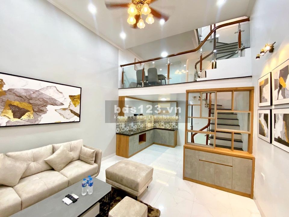 Bán nhà đủ công năng lô góc nhà mới lõi Hai Bà Trưng 5 tầng hơn 3 tỷ