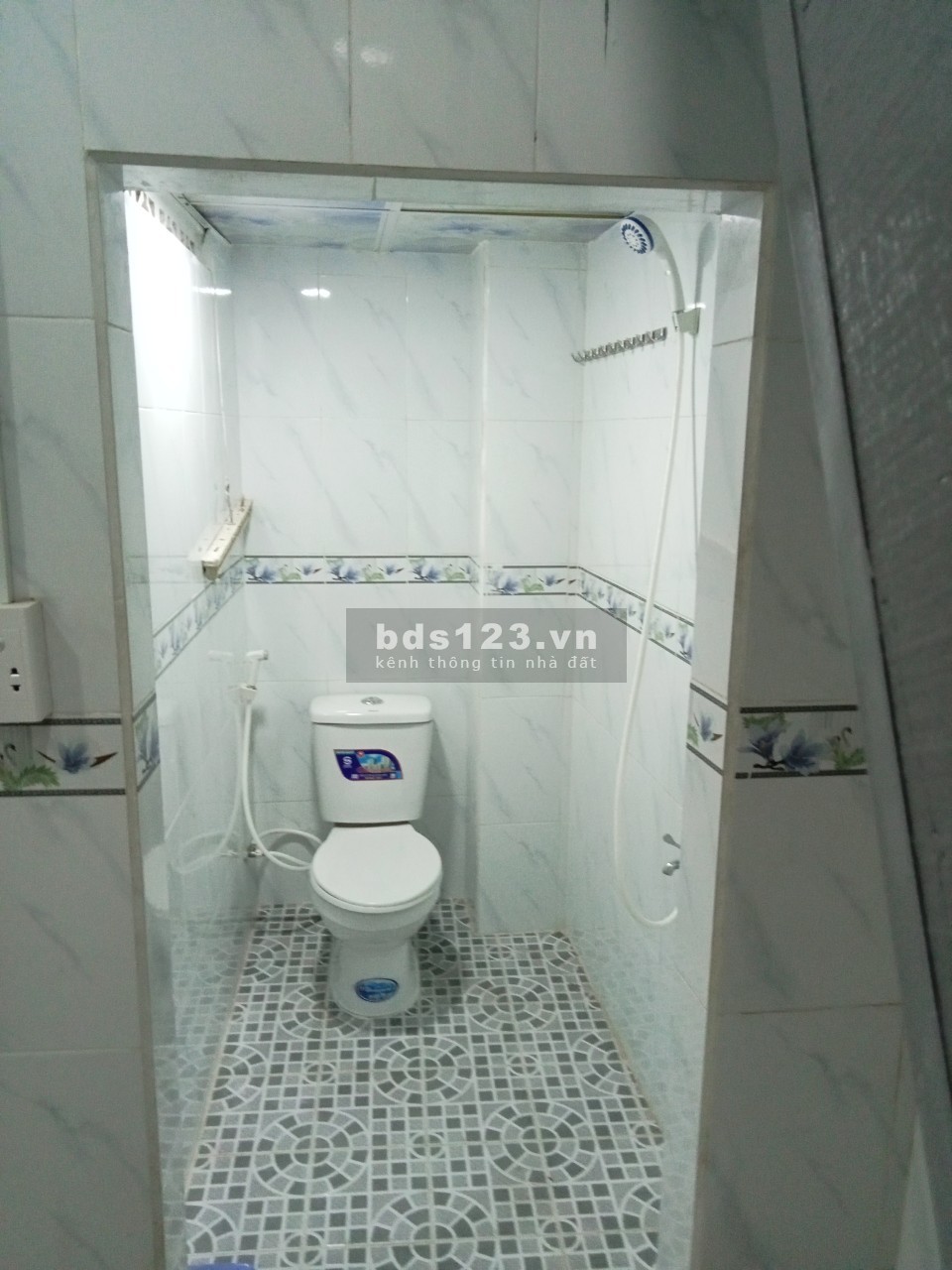 Cho thuê nhà nguyên căn (3,7m x 8,2m) 1 trệt, 1 lầu, 2WC, 2 P. ngủ
