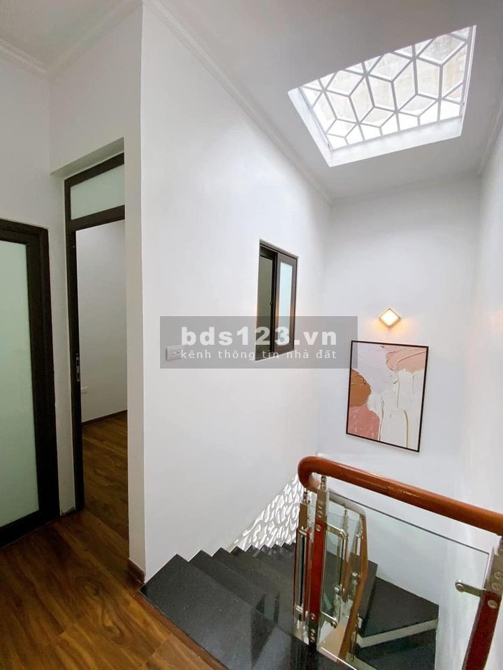 Bán nhà đủ công năng lô góc nhà mới lõi Hai Bà Trưng 5 tầng hơn 3 tỷ