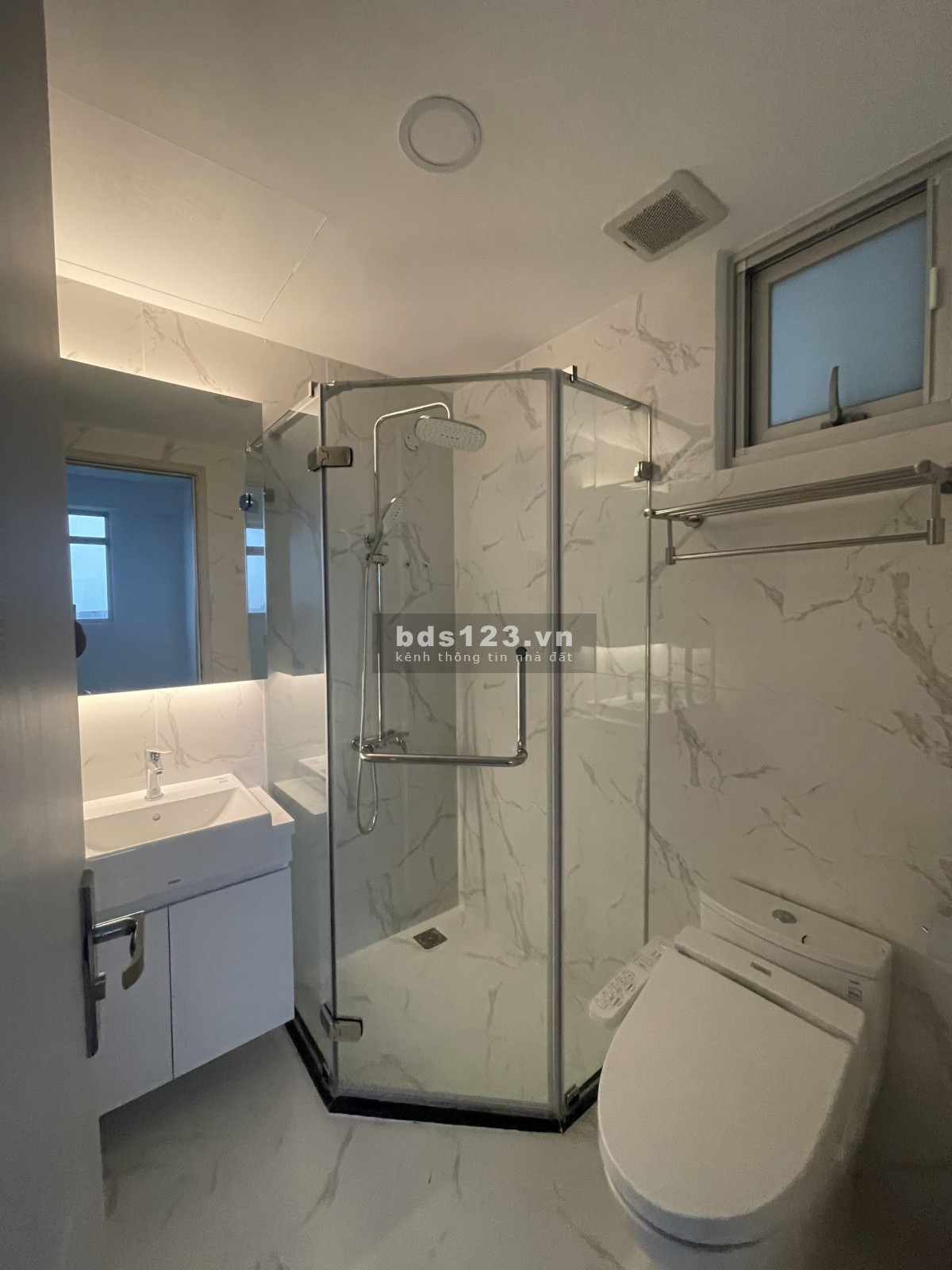 Cho thuê căn hộ Paris Hoàng Kim, giá tốt nhất thị trường 17tr cho căn 3PN, 2WC, diện tích 88m2