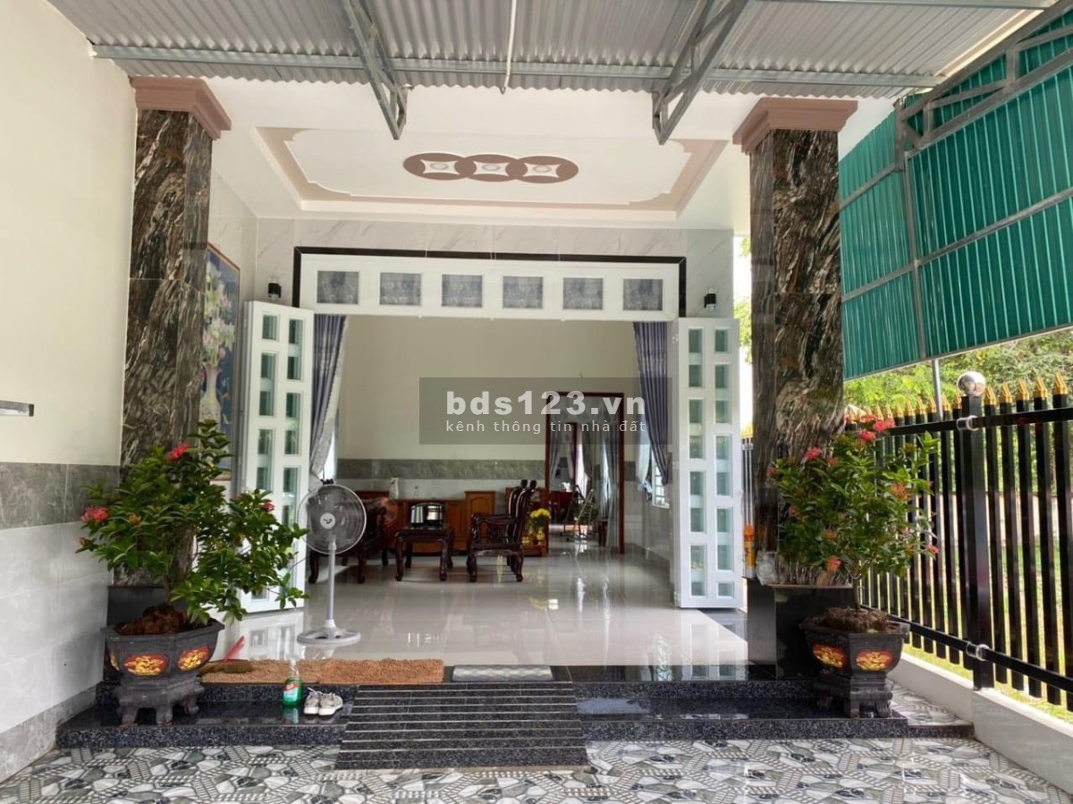Bán nhà tặng nội thất 145m2 750tr 2pn 3wc 1pb 1pk Gò Dầu TN SHR