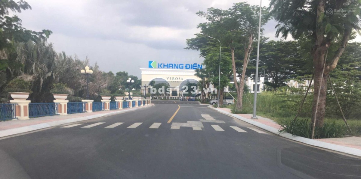 Cần tiền bán lỗ gấp nhà căn gốc 2 mặt tiền đường lớn Verosa Park Khang Điền giá rẻ