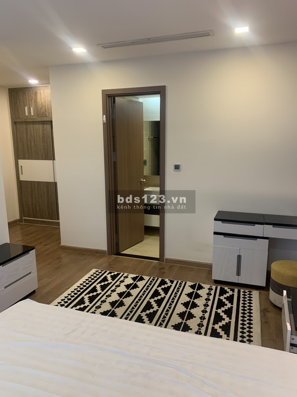Chủ nhà cho thuê căn hộ 1-2-3 PN giá tốt nhất tại Vinhomes Central Park- liên hệ 0988.955.319