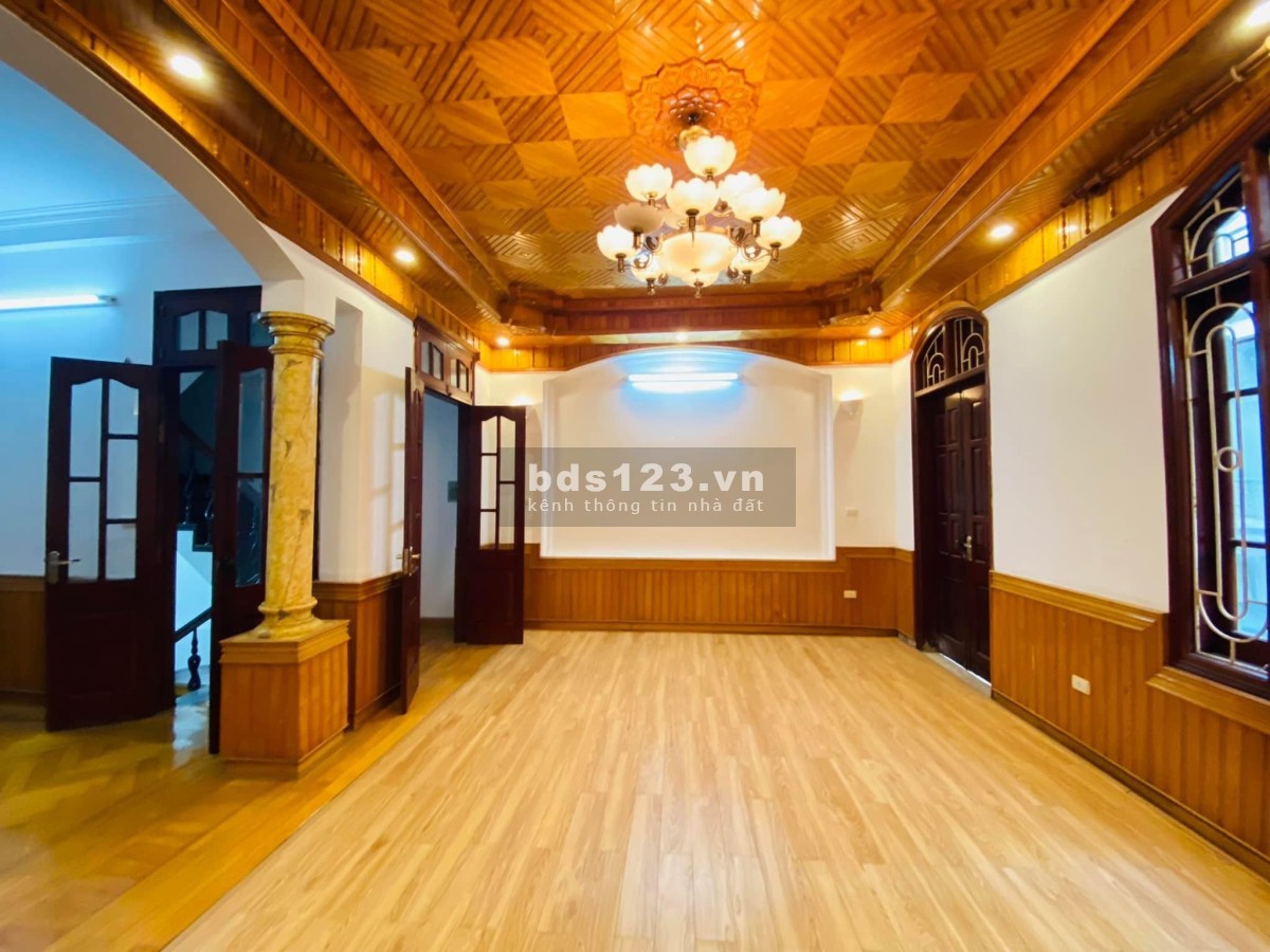 Bán nhà Cầu Giấy - khu phân lô - mặt ngõ - ô tô tránh - kinh doanh