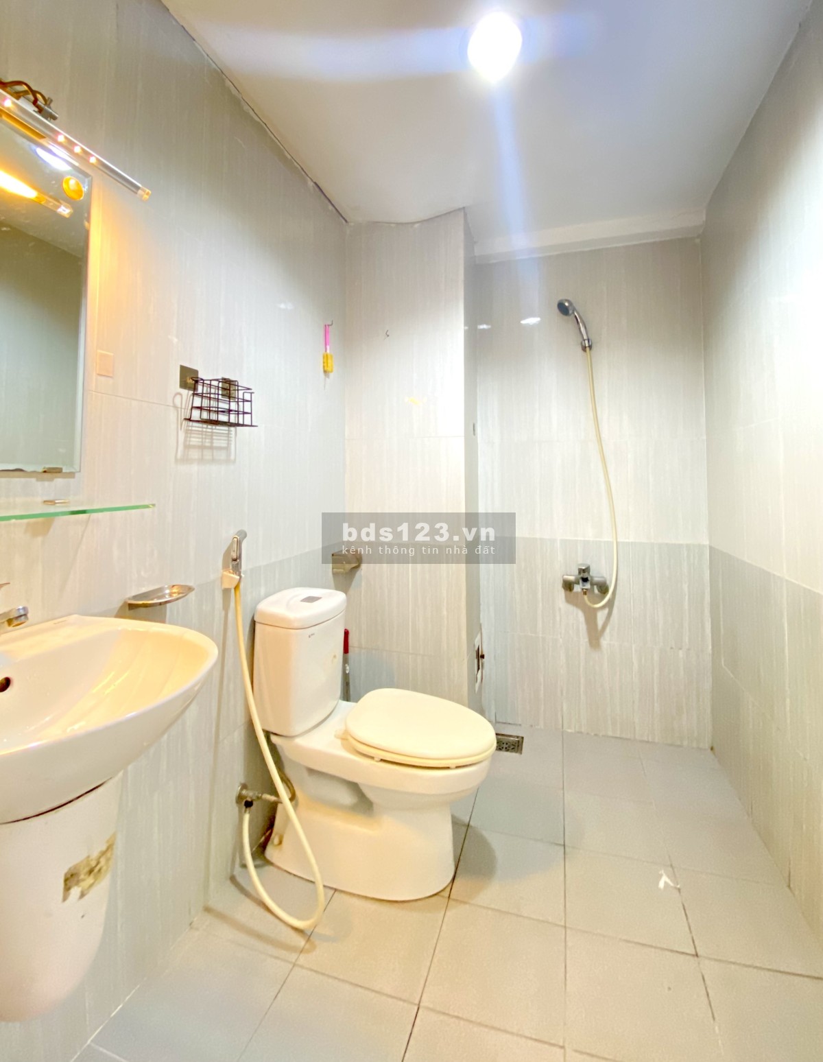 Cho thuê căn hộ dịch vụ nội thất đầy đủ ,free tiền điện ,gần cầu vượt nguyễn thái sơn