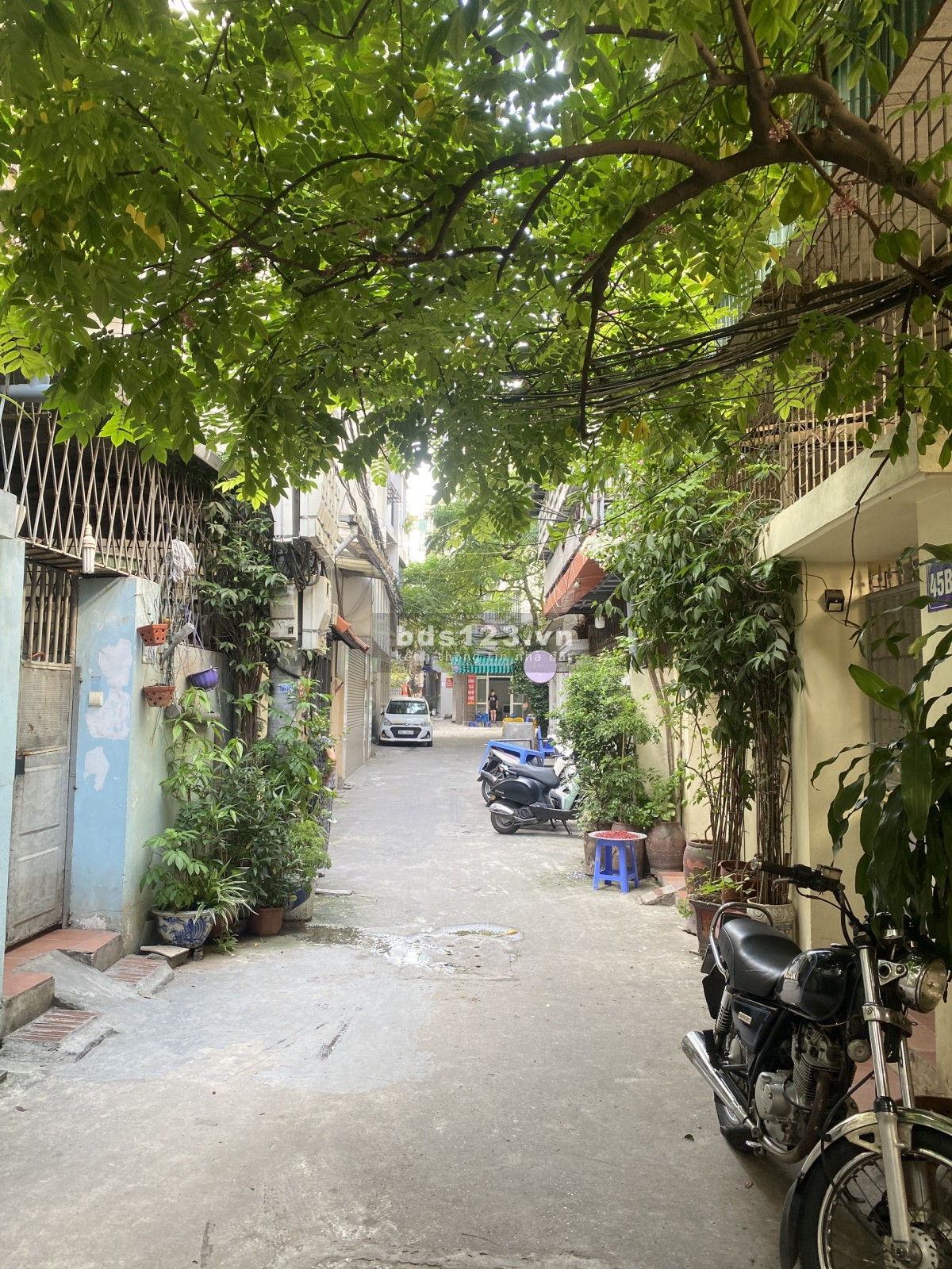 Gia đình cần bán nhanh nhà 5 tầng quận Cầu Giấy, 7 bước ra ô tô tránh, giá chỉ nhỉnh 4 tỷ.
