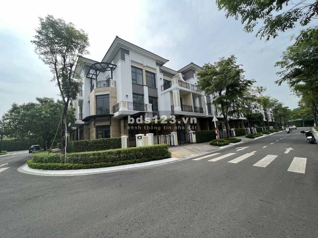 Cần tiền bán lỗ gấp nhà căn gốc 2 mặt tiền đường lớn Verosa Park Khang Điền giá rẻ