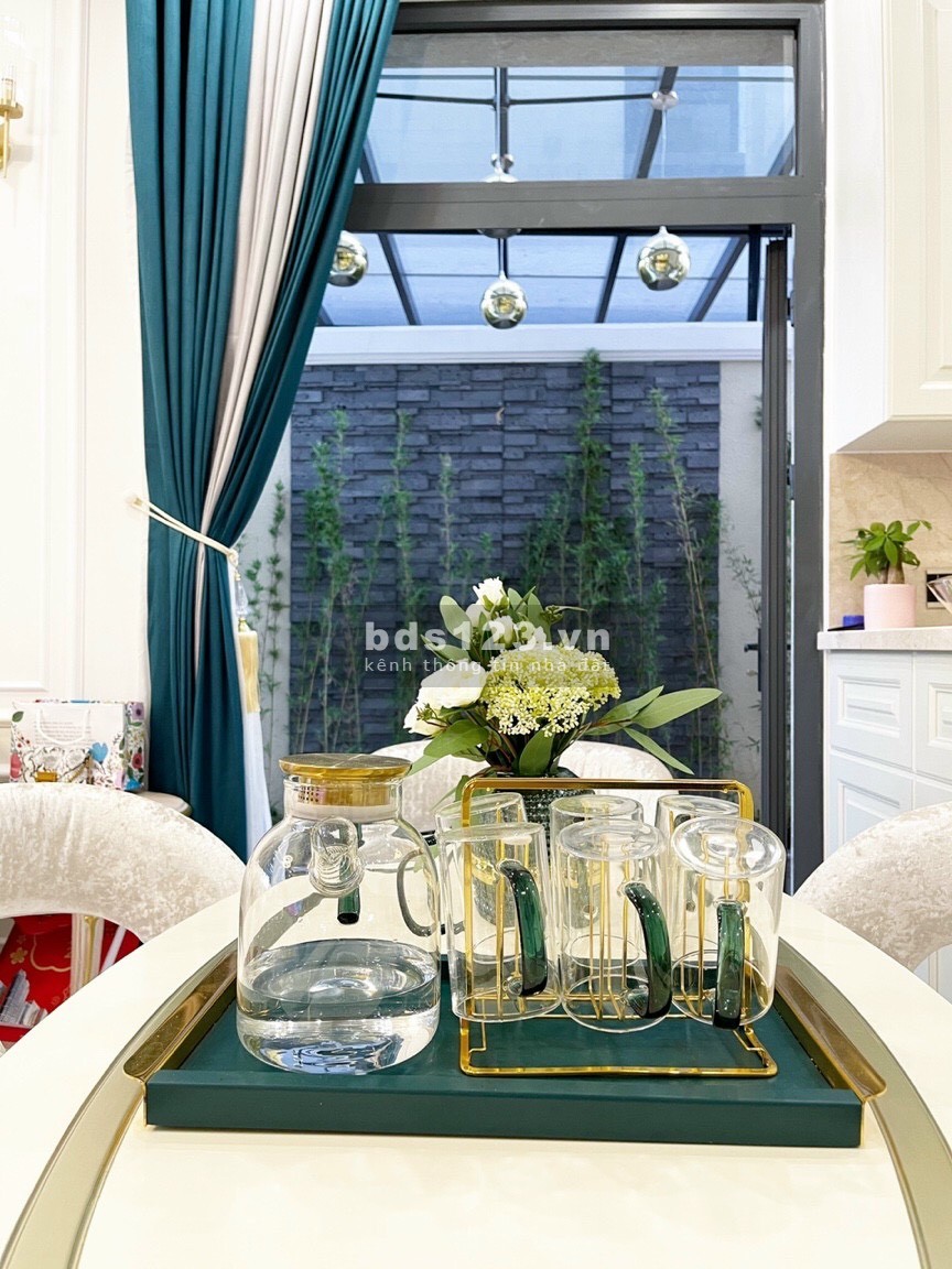 Cần bán gấp nhà căn Verosa park Khang Điền Quận 9 full nội thất cao cấp Neoclassic