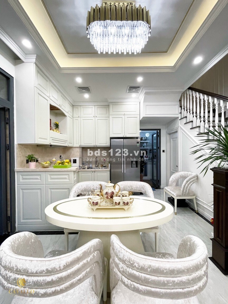 Cần bán gấp nhà căn Verosa park Khang Điền Quận 9 full nội thất cao cấp Neoclassic