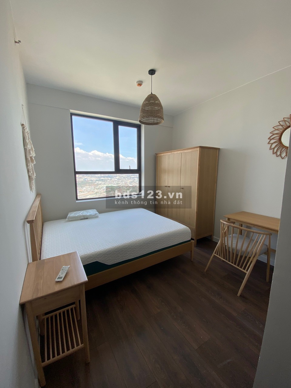 Cho thuê Opal Boulevard 2PN phong cách tối giản full nội thất tầng cao