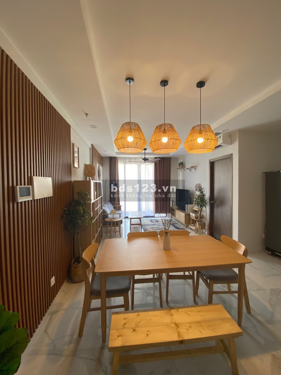 Cho thuê Opal Boulevard 2PN phong cách tối giản full nội thất tầng cao