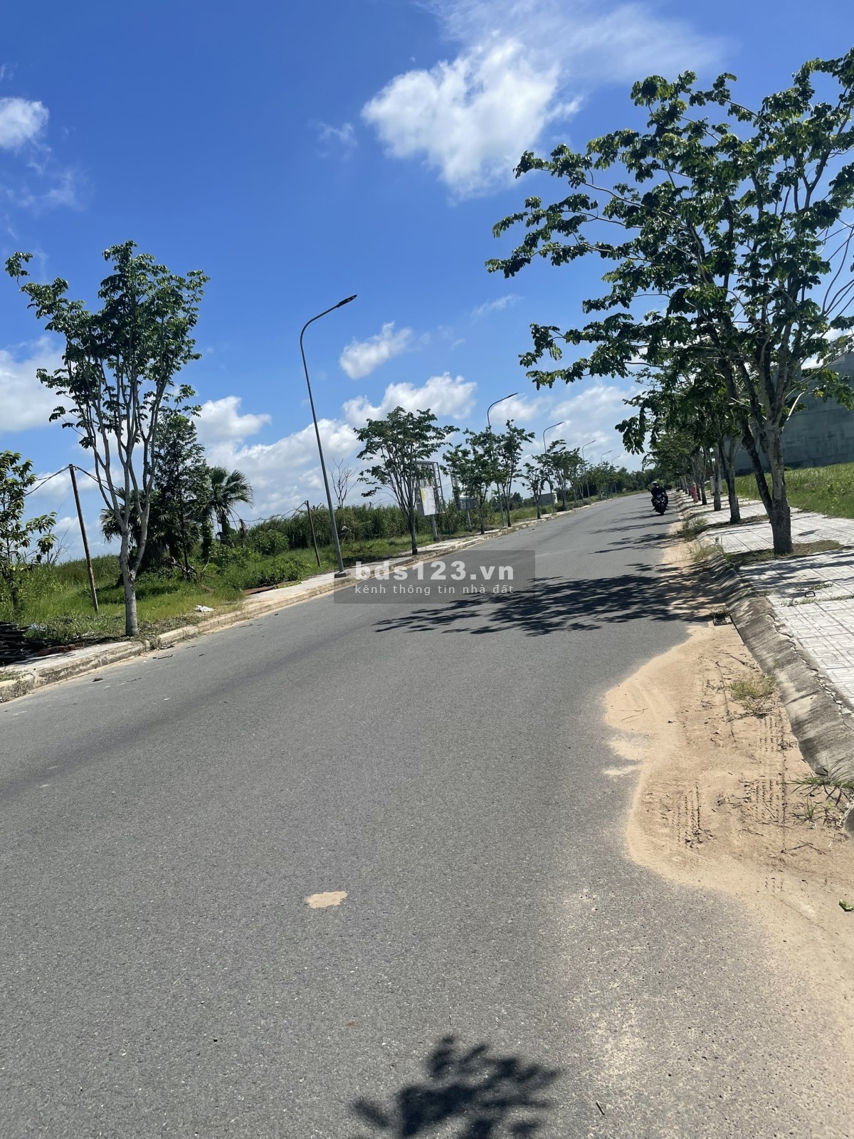 Cần bán lô góc 2 mt giá rẽ, đường tỉnh lộ 824, Tân Mỹ, Đức Hòa, Long An