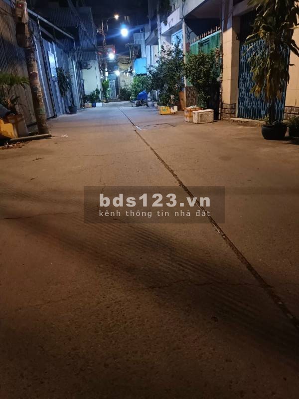 Cần bán gấp lô đất hẻm xe tải 6m đường Lạc Long Quân, phường 10, quận 11. Dt: 4 x 11.5m.
