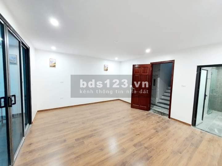 Bán nhà Giáp Bát văn phòng thang máy, Hoàng Mai 50m, 6 tầng , mt 6.3m, giá 7.5 tỷ.