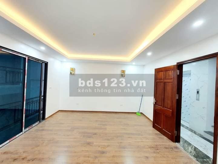 Bán nhà Giáp Bát văn phòng thang máy, Hoàng Mai 50m, 6 tầng , mt 6.3m, giá 7.5 tỷ.