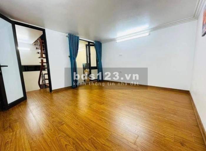Bán nhà Thái Hà có diện tích 19m2, từ tầng 2 là 24m2
