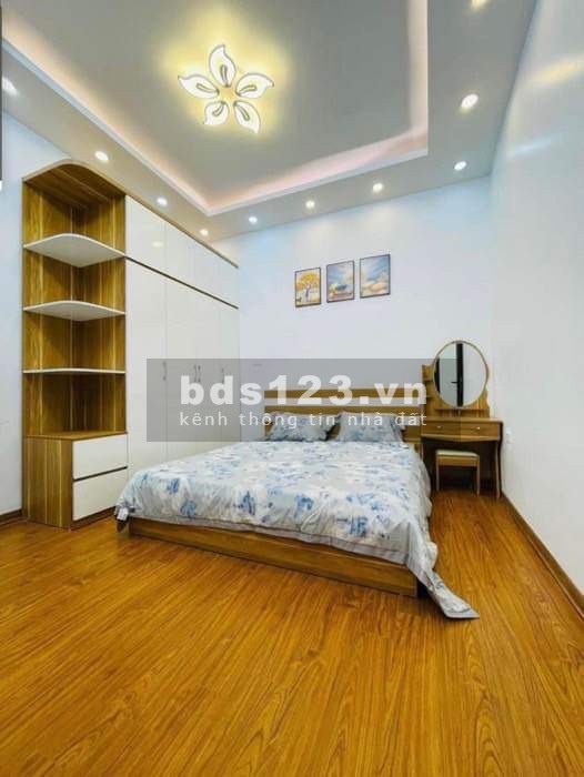 Bán nhà Thái Hà có diện tích 19m2, từ tầng 2 là 24m2