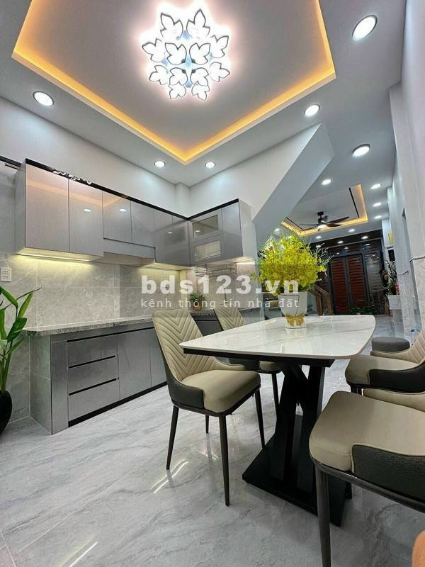 Bán gấp nhà HXH Lãnh Binh Thăng, P.12, Quận 11.DT: 3.4 x 12.5m.Nhà 1 trệt 1 lầu. giá chỉ 5,3 tỷ tl