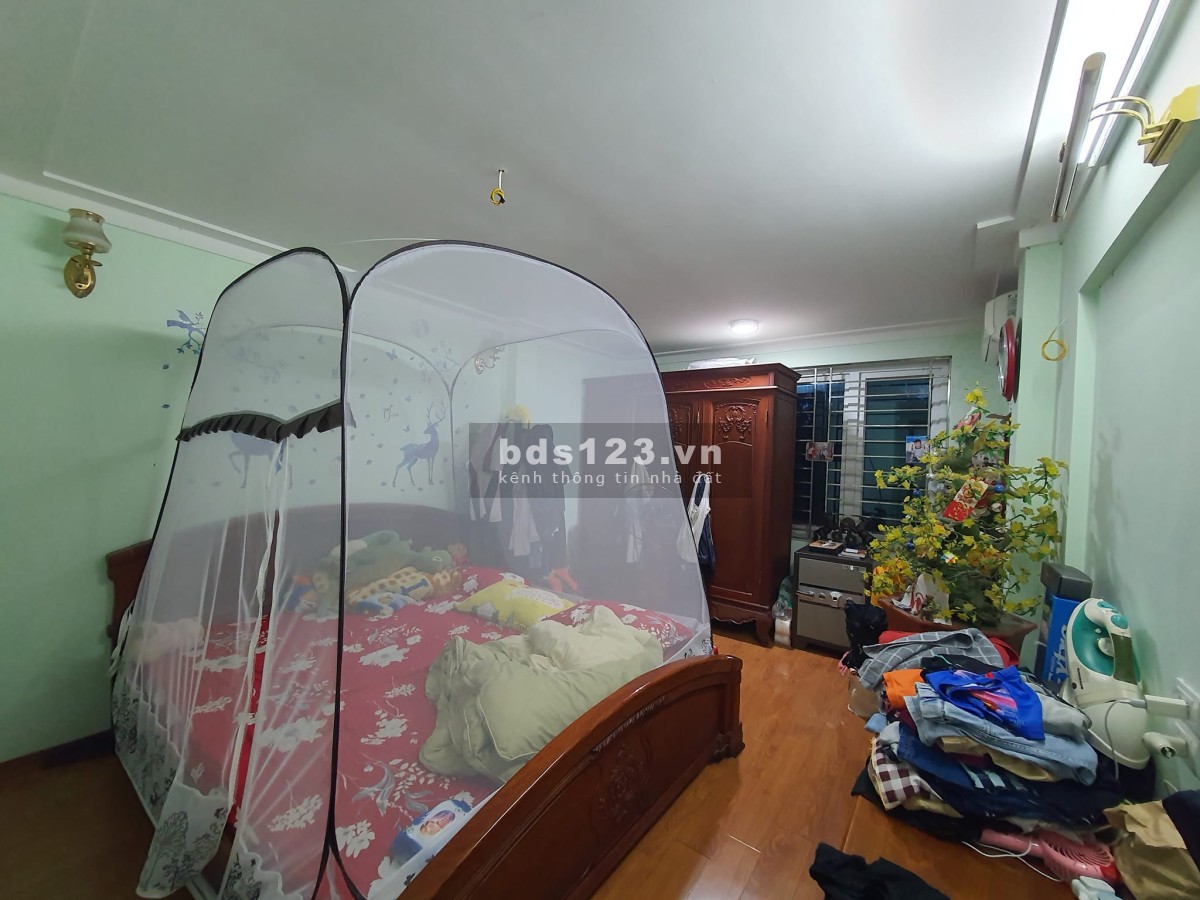 Bán nhà mặt phố Nghĩa Tân, Cầu Giấy. KDoanh đa dạng 60m, 5 Tầng, Giá chỉ 10 Tỷ. Sổ đỏ đẹp, Ôtô tránh