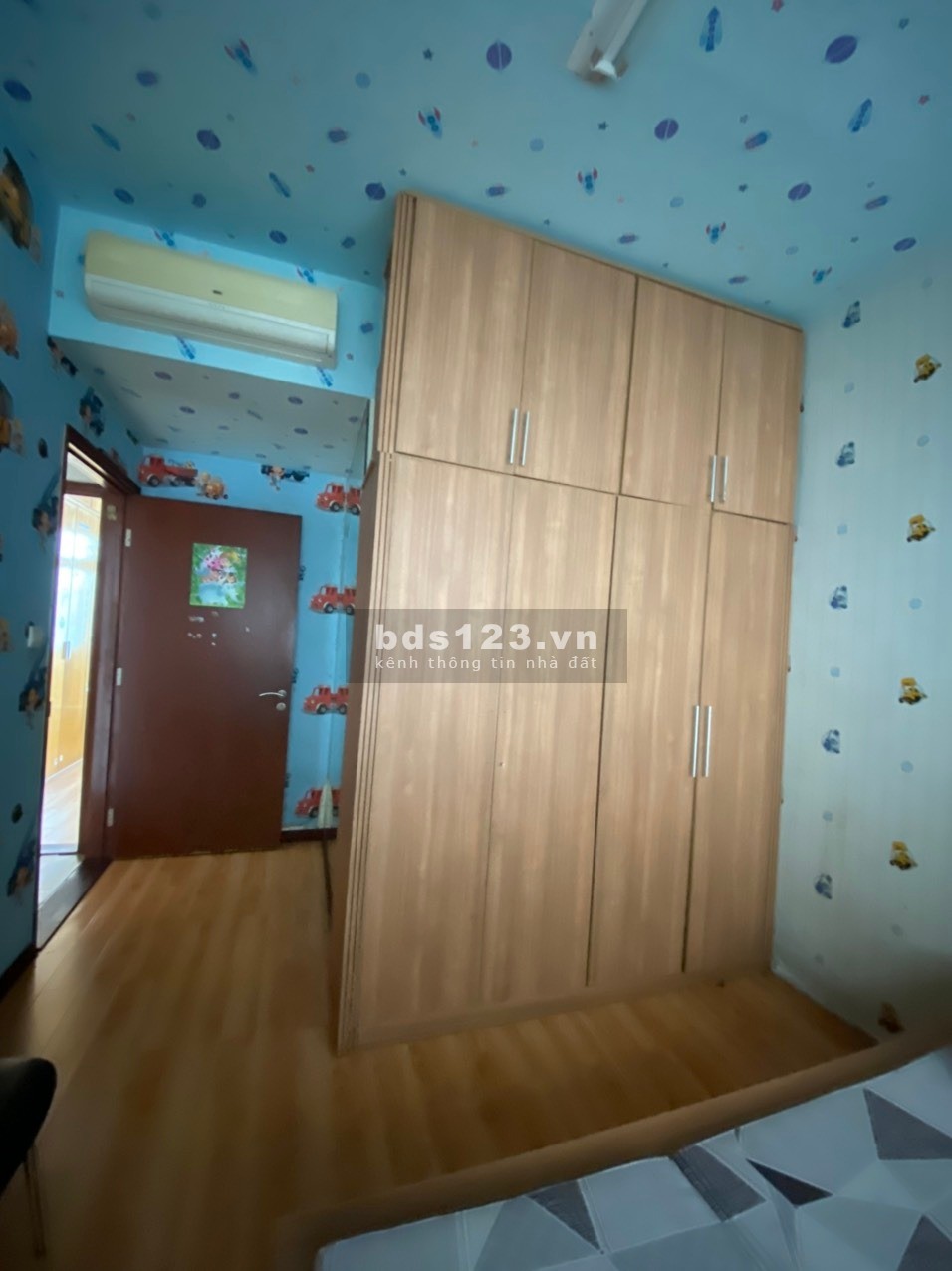 Cần cho thuê gấp căn hộ Tản Đà, ( 86 Tản đà ), Quận 5, Dt : 101 m2, 3PN, 2WC, Giá : 14 tr/th,