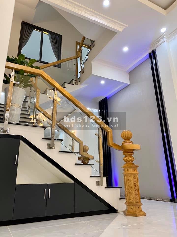 Gấp Bán Giảm 3 TỶ - 110m2 - 4 Tầng BTCT Hoàn Công - 2 Mặt Tiền Hẻm 8m Lê Văn Chí Linh Trung Thủ Đức