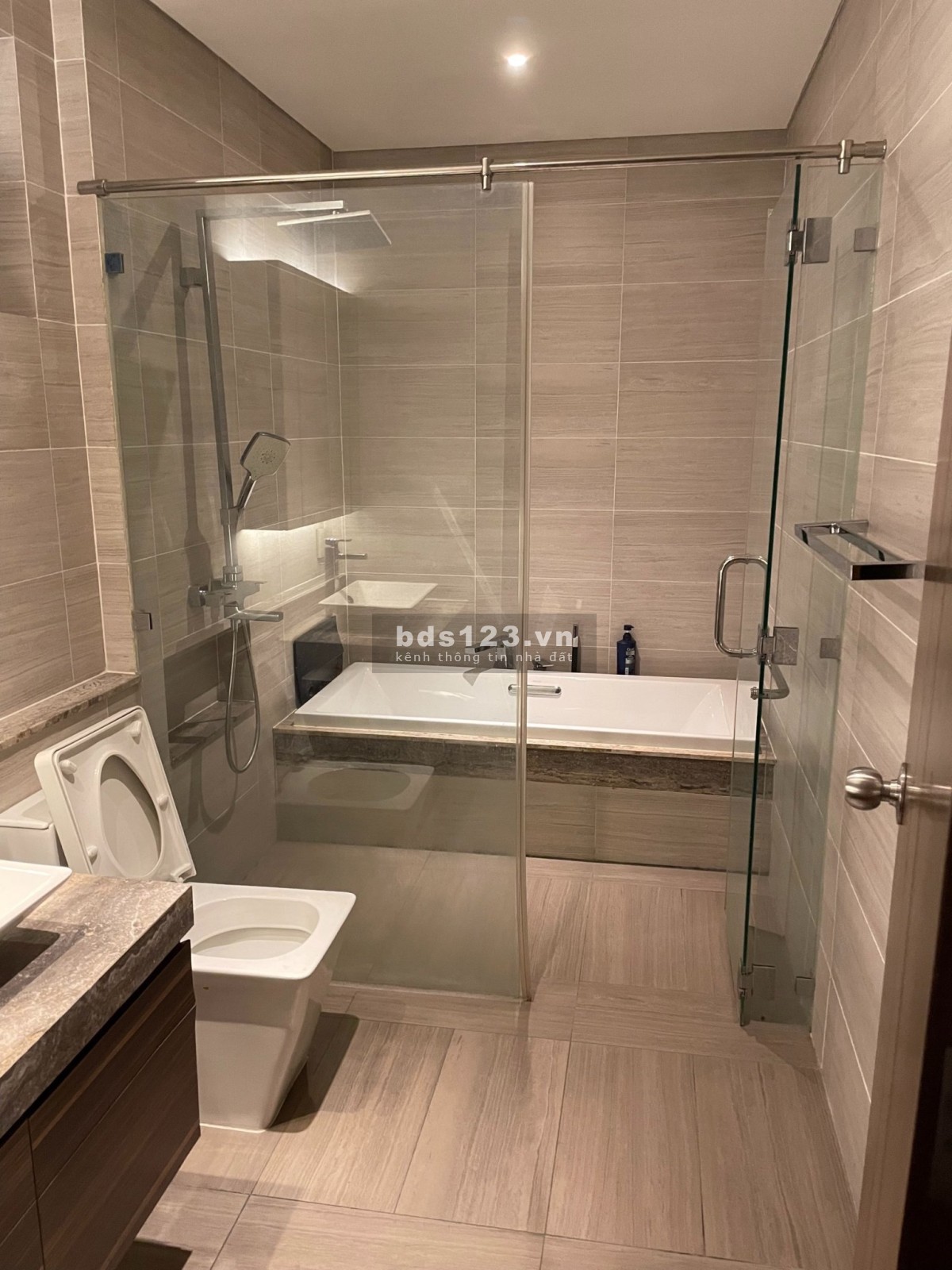 Cho thuê 3PN 160M2 rộng nhất Sarica Sala - Nội thất cao cấp - 2 view thoáng mát. LH 0973593795