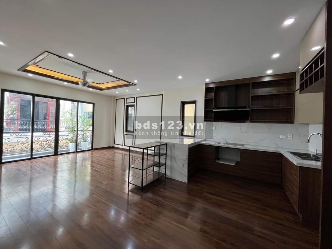 Bán căn nhà đẹp lô góc 2 mặt tiền, ngày cầu Chương Dương, thang mát, full nội thất. Lh 0868856328.