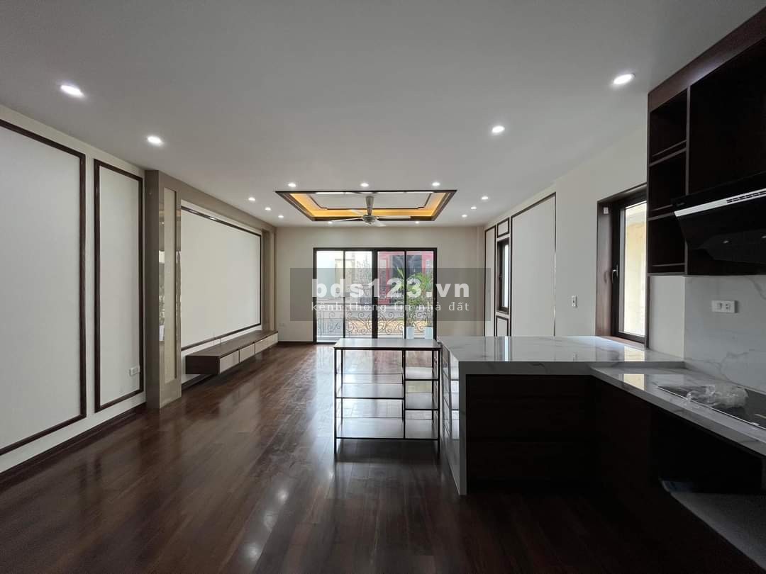 Bán căn nhà đẹp lô góc 2 mặt tiền, ngày cầu Chương Dương, thang mát, full nội thất. Lh 0868856328.