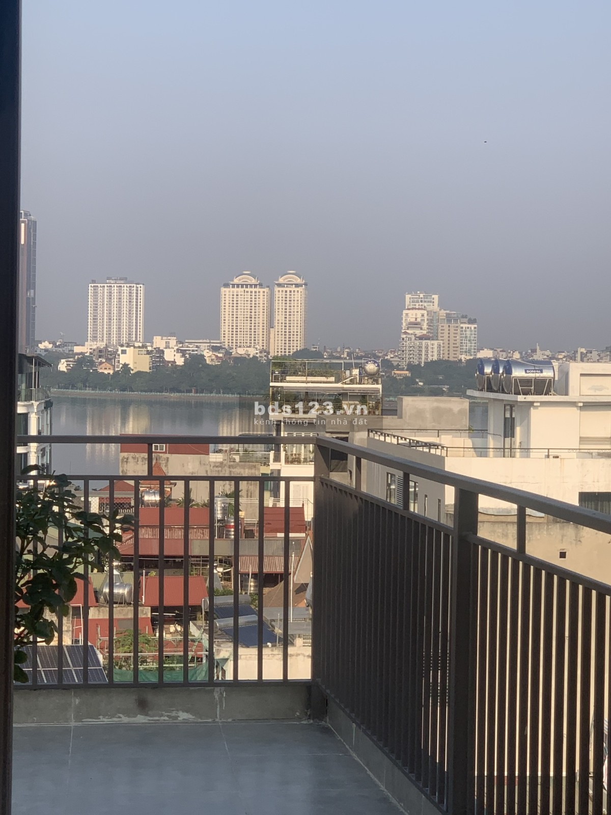 Phòng đầy đủ tiện nghi, gần Hồ Tây