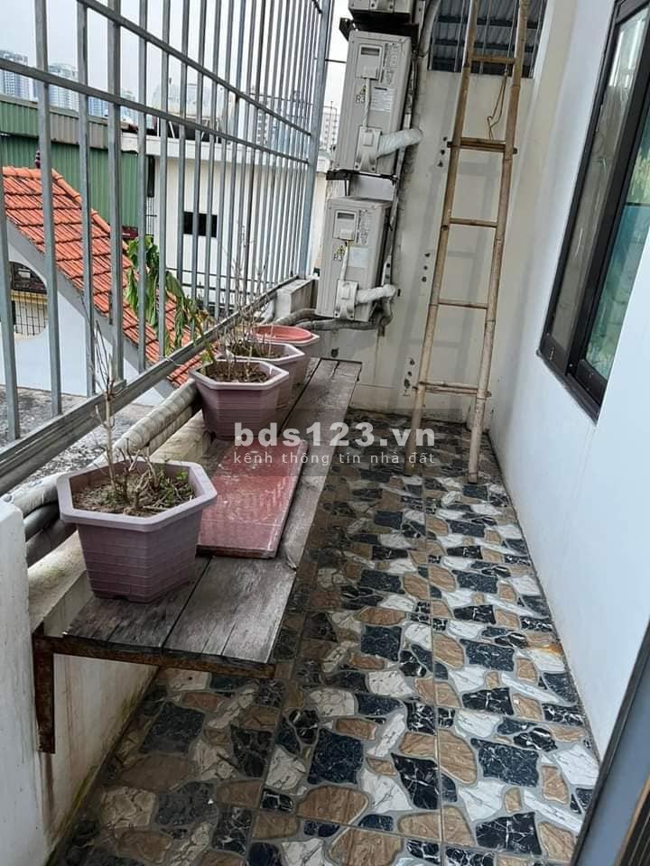 Bán Nhà Ngõ Ô Tô 296 Lĩnh Nam, Hoàng Mai 30m, 5 tầng, mặt tiền 3 m, giá 3.3 tỷ.