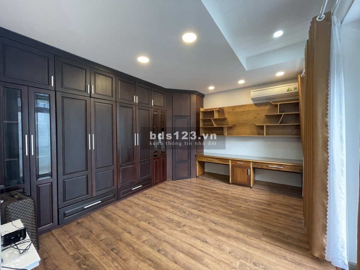 Chính chủ cần bán Biệt Thự full nội thất cao cấp ở khu Biệt Thự Nha Trang giá 17.5 tỷ.