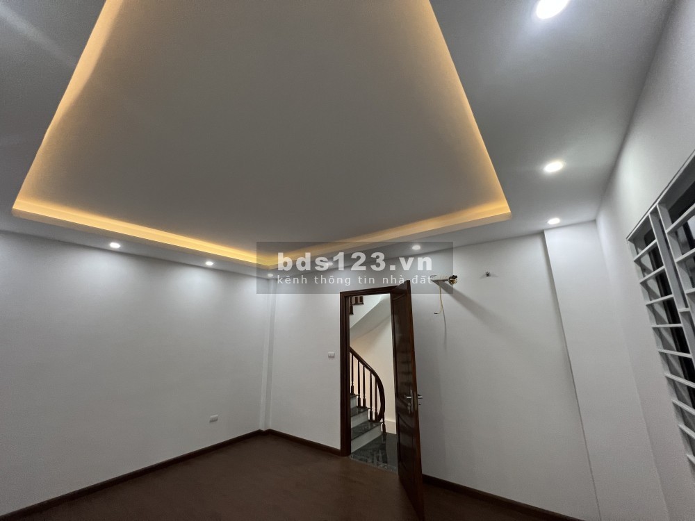 Bán nhà Nguyễn Văn Cừ, thông ra các nhánh phố Ngọc Lâm 3 tỷ