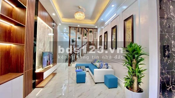 Bán nhà: nhà 05 phòng ngủ đẹp - tặng full nội thất - 30m ra ô tô tránh