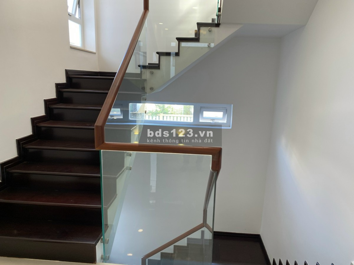 Chính chủ cần bán Biệt Thự full nội thất cao cấp ở khu Biệt Thự Nha Trang giá 17.5 tỷ.