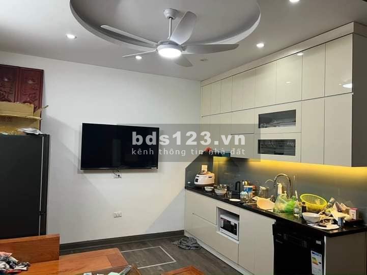 Bán Nhà Ngõ Ô Tô 296 Lĩnh Nam, Hoàng Mai 30m, 5 tầng, mặt tiền 3 m, giá 3.3 tỷ.