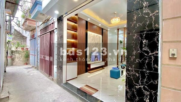 Bán nhà: nhà 05 phòng ngủ đẹp - tặng full nội thất - 30m ra ô tô tránh