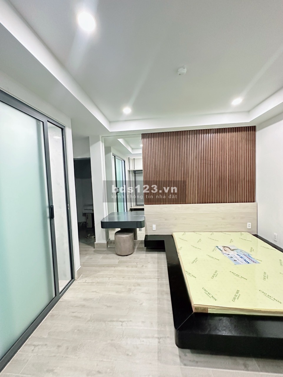 Cho thuê căn hộ ban công view full kính full nội thất Nguyễn Oanh Gò Vấp