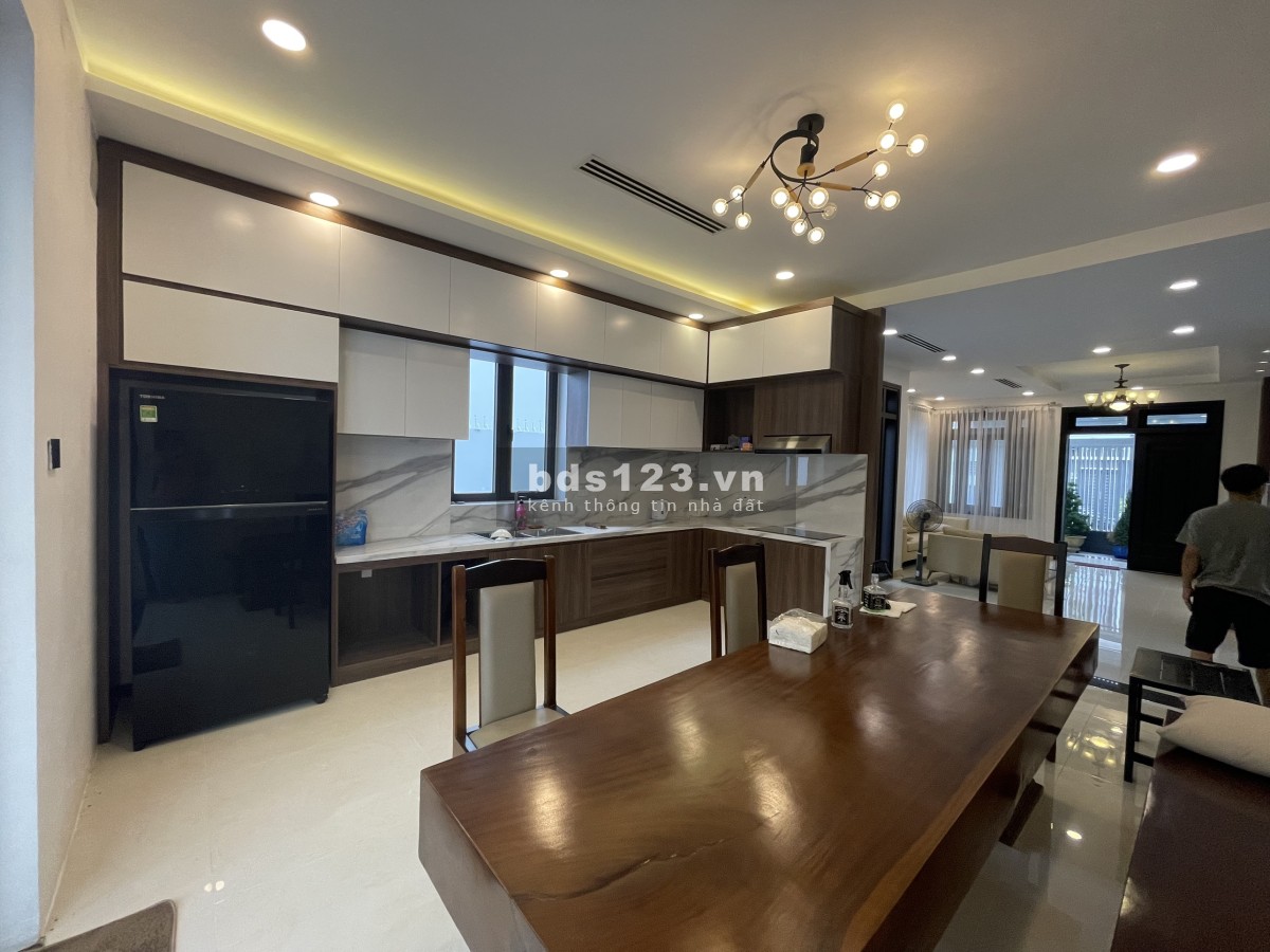 Chính chủ cần bán Biệt Thự full nội thất cao cấp ở khu Biệt Thự Nha Trang giá 17.5 tỷ.