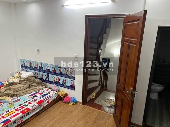 Bán Nhà Ngõ Ô Tô 296 Lĩnh Nam, Hoàng Mai 30m, 5 tầng, mặt tiền 3 m, giá 3.3 tỷ.
