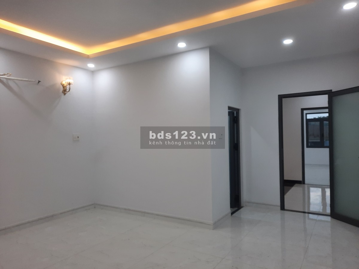 Nhà mới tinh 4 tầng ,4PN, 5WC, nội thất đẹp, sổ hoàn công, mà giá 4tỷ5. Tin được không??