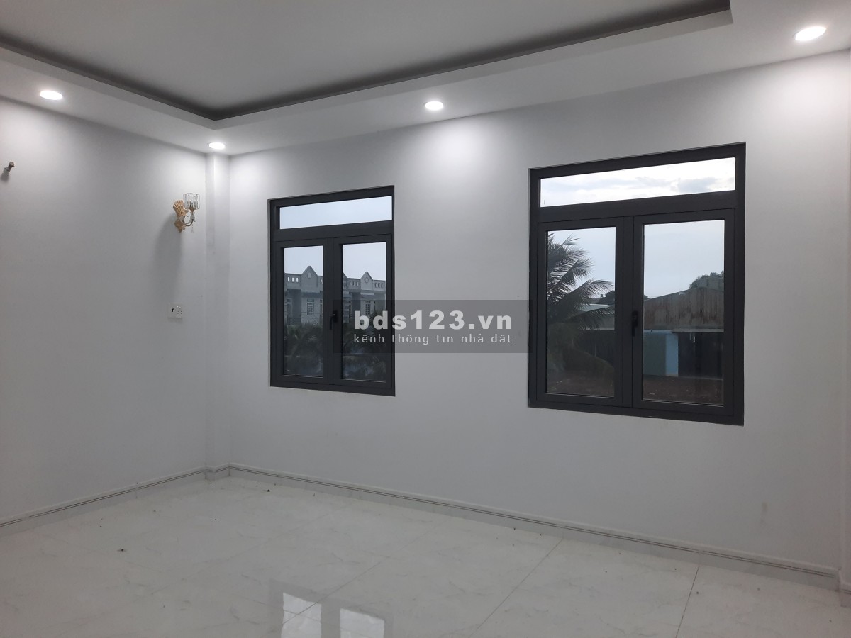 Nhà mới tinh 4 tầng ,4PN, 5WC, nội thất đẹp, sổ hoàn công, mà giá 4tỷ5. Tin được không??