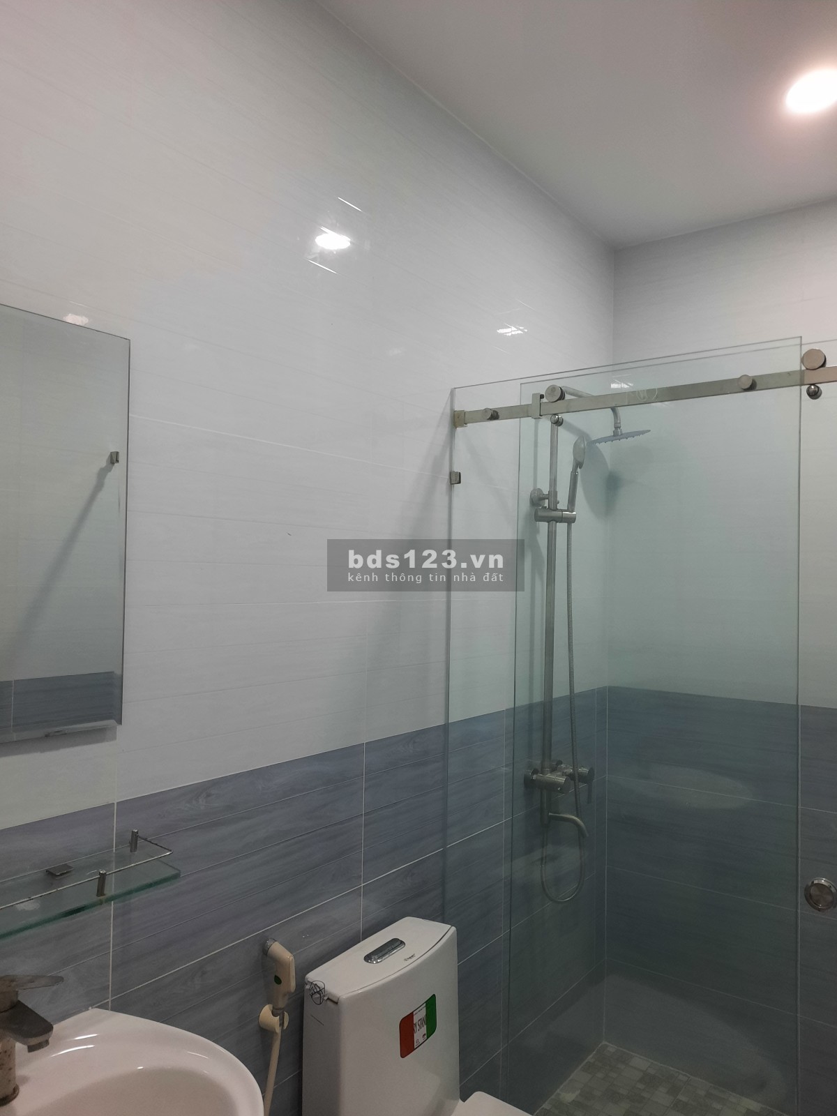 Nhà mới tinh 4 tầng ,4PN, 5WC, nội thất đẹp, sổ hoàn công, mà giá 4tỷ5. Tin được không??