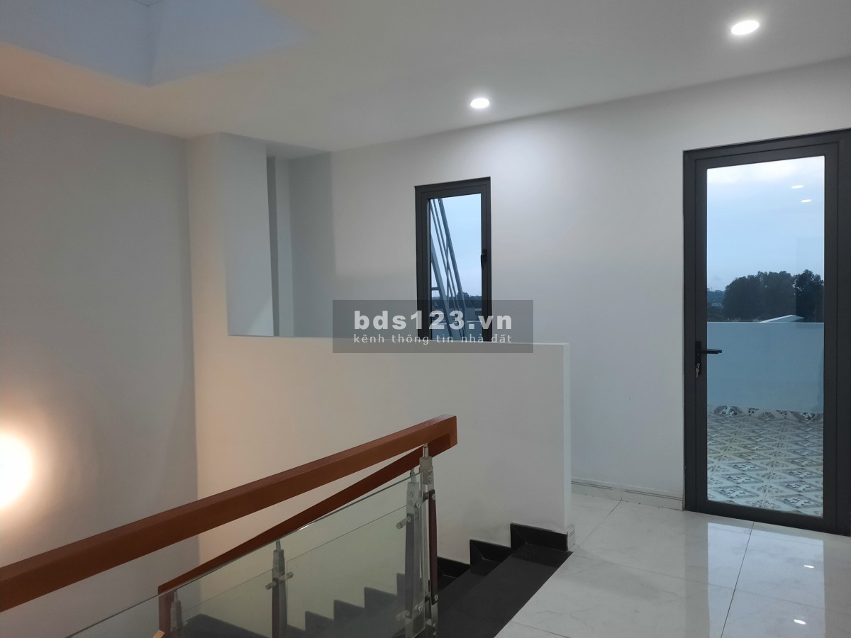 Nhà mới tinh 4 tầng ,4PN, 5WC, nội thất đẹp, sổ hoàn công, mà giá 4tỷ5. Tin được không??