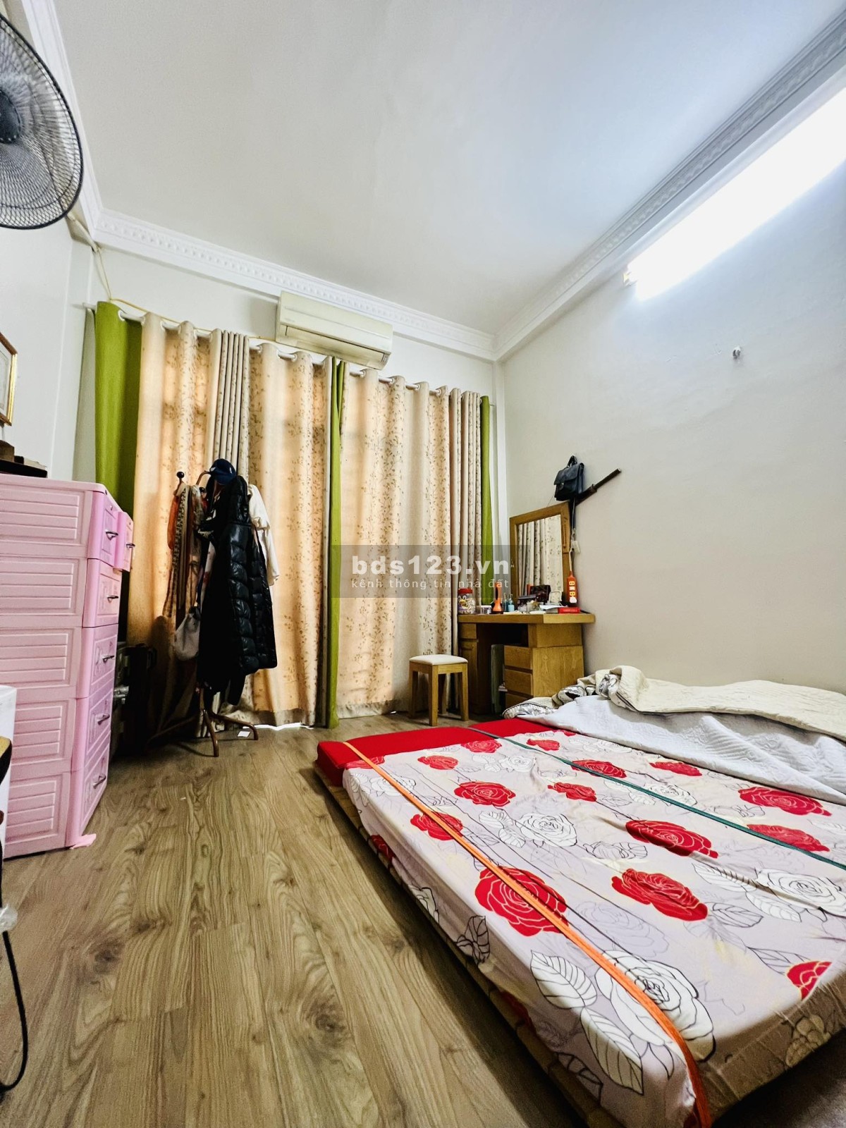 Bán nhà trung tâm Cầu Giấy, 45m2, 5 tầng, nhà dân xây, 5.95 tỷ
