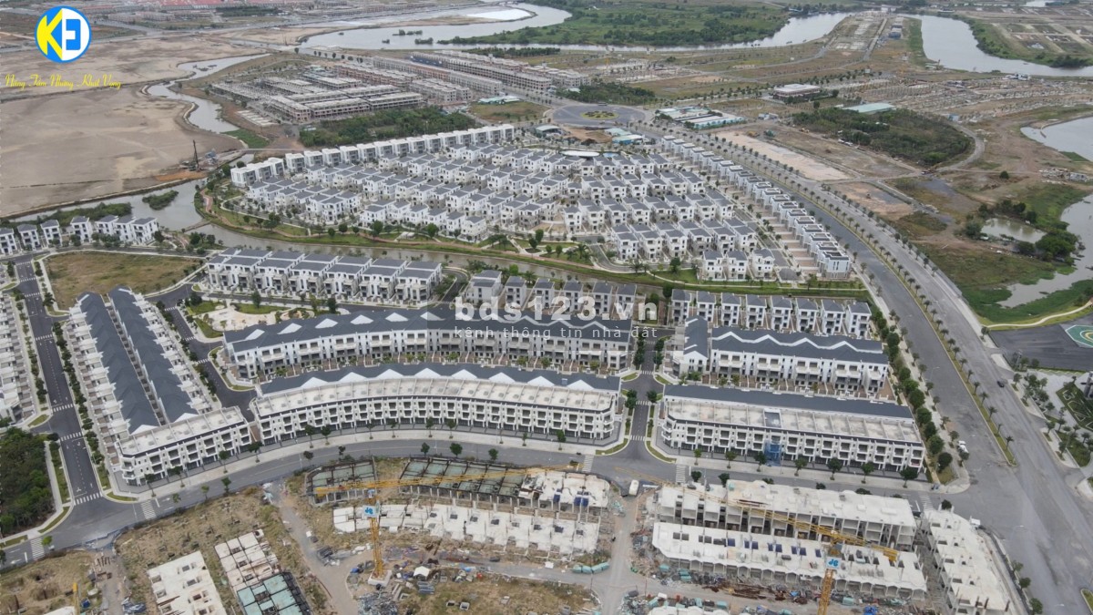 Tôi cần bán căn nhà phố 8x20 khu The Suite- Dự án Aqua City phía đông TPHCM. GIÁ 6,799 tỷ