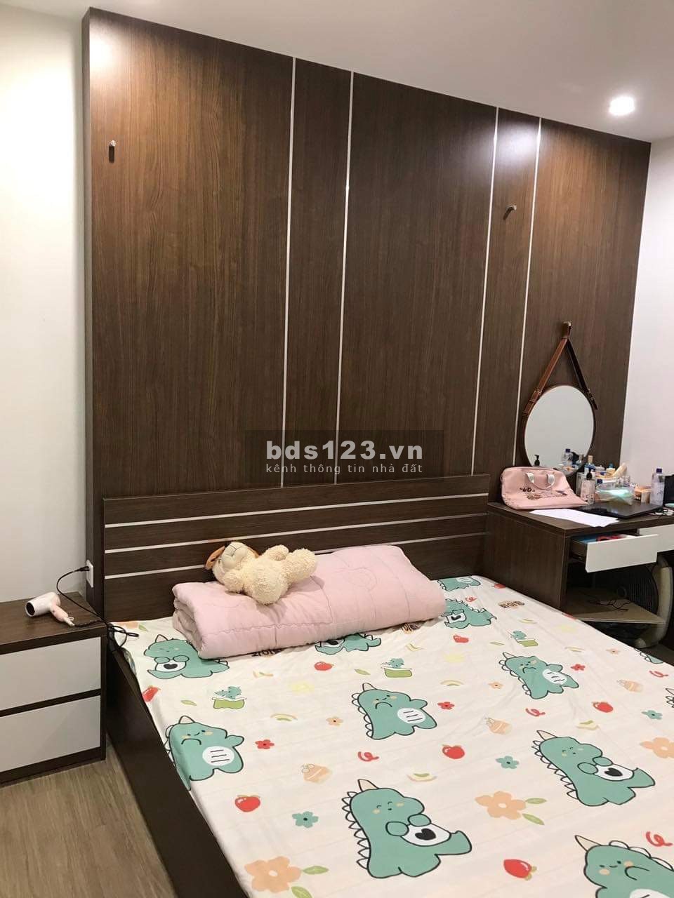 Bán nhanh căn hộ 2PN2WC. 70m². Giá chỉ: 1.8 tỷ. Nội thất mới hoàn thiện tại Vinhomes Gia Lâm.