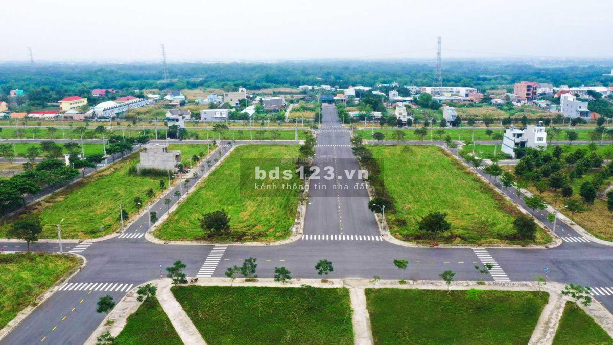 SàiGòn Village bán giá gốc hợp đồng nền B6 - 100m2 view kênh, công viên, đường lớn, nhận sổ ngay.