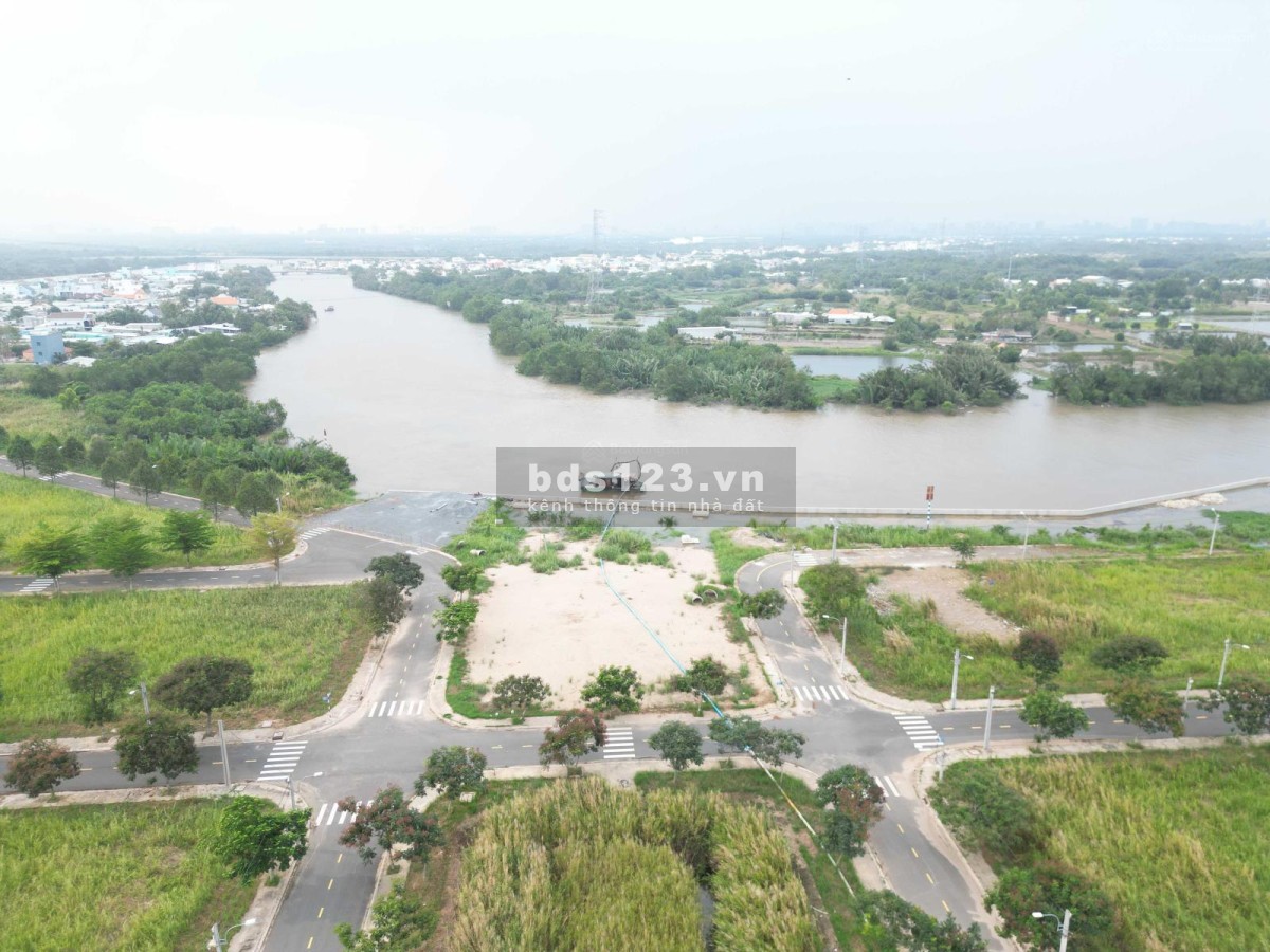 SàiGòn Village bán giá gốc hợp đồng nền B6 - 100m2 view kênh, công viên, đường lớn, nhận sổ ngay.