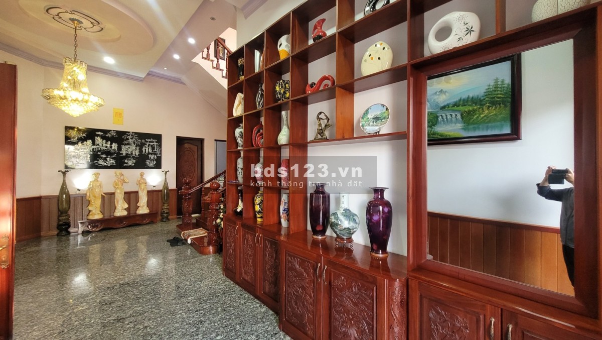 Biệt thự trăm tỷ, 1000mv, Hồ Bá Phấn, Phước Long A, Quận 9.