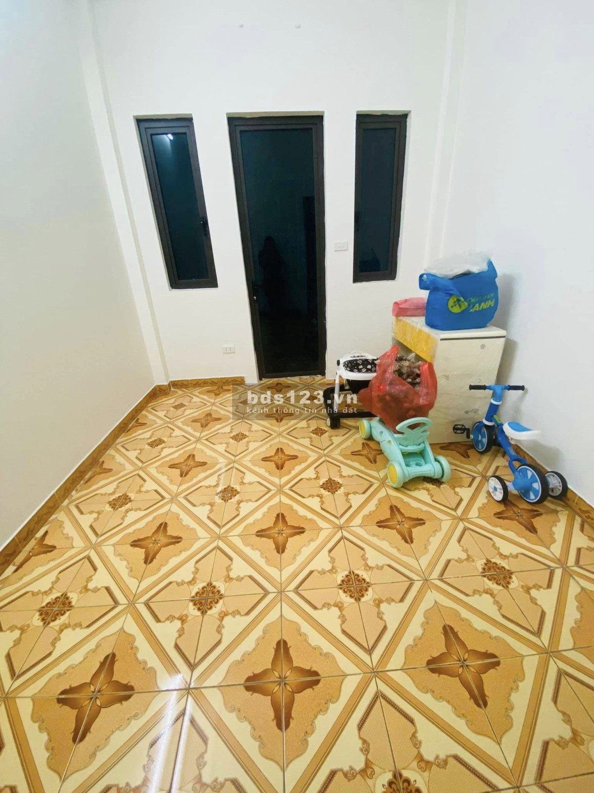 Bán căn nhà đường Hoàng Mai, phường Hoàng Văn Thụ, quận Hoàng Mai